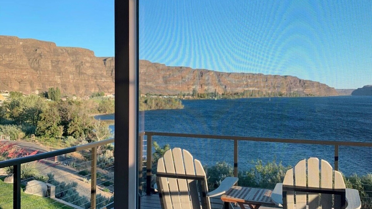 Quincy House | Luxury View Home on the Columbia River, Golf, Wineries & Gorge Amphitheater