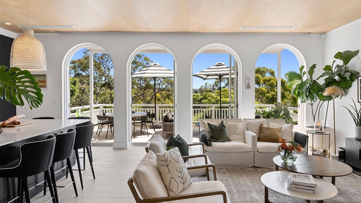 Mosman House | Luxury Views 5 Bedroom Home in Mosman with a Pool