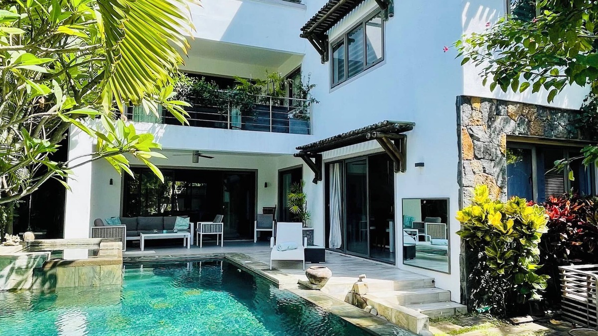 La Mivoie House | Luxury villa 150m of the beach with heated swimming pool