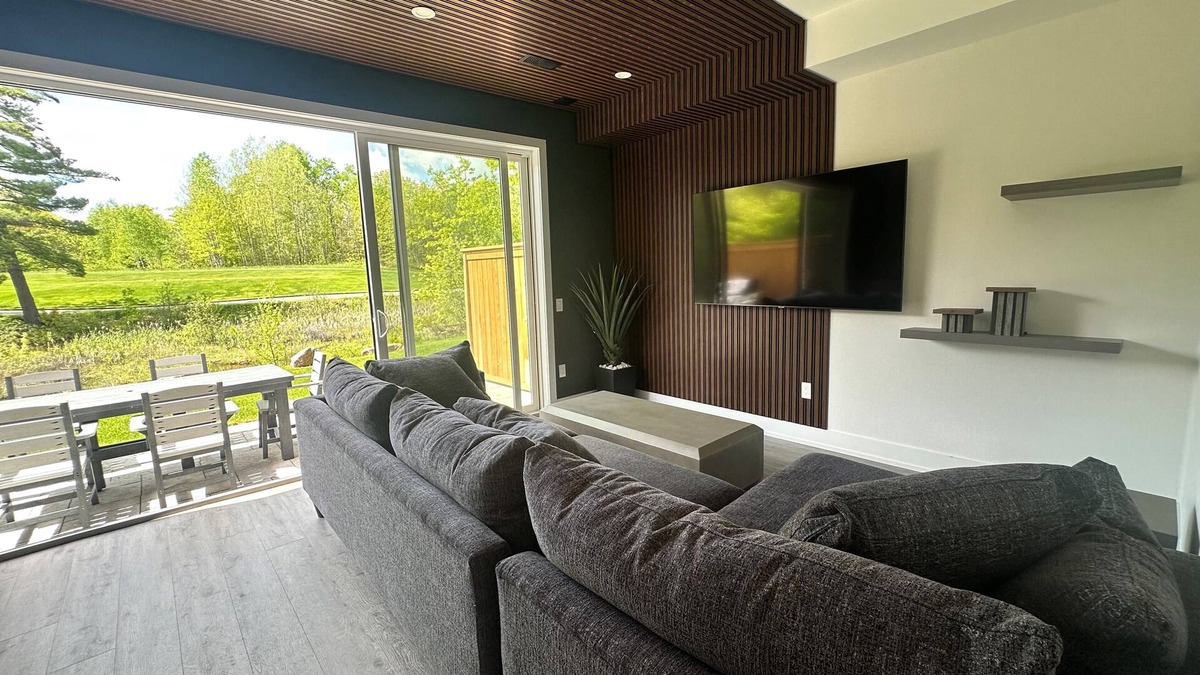 Gravenhurst Villa | Luxury Villa 3 Bedroom Villa Located in Muskoka Bay Golf and Resort