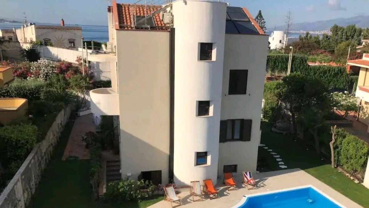 Torre di Faro Villa | [Luxury Villa Alba Sullo Stretto ★ ★ ★ ★ ★]200 mt from the sea with Pool and Sauna