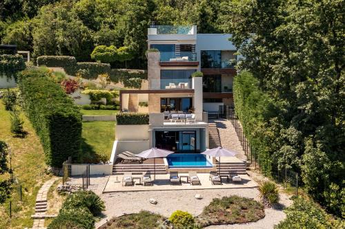 Opatija Villa | Luxury Villa AltaVista near Opatija for 8 people with wellness, private mini golf court & amazing sea view