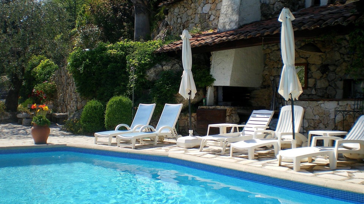 Gattieres Villa | Luxury villa/apart.Private heated pool. 3 mins. to village. 20mins Nice/beach.