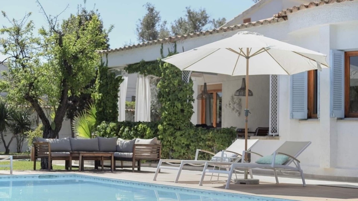 Les Palmeres Villa | Luxury Villa close to the beach with heated Pool and lovely mountain views