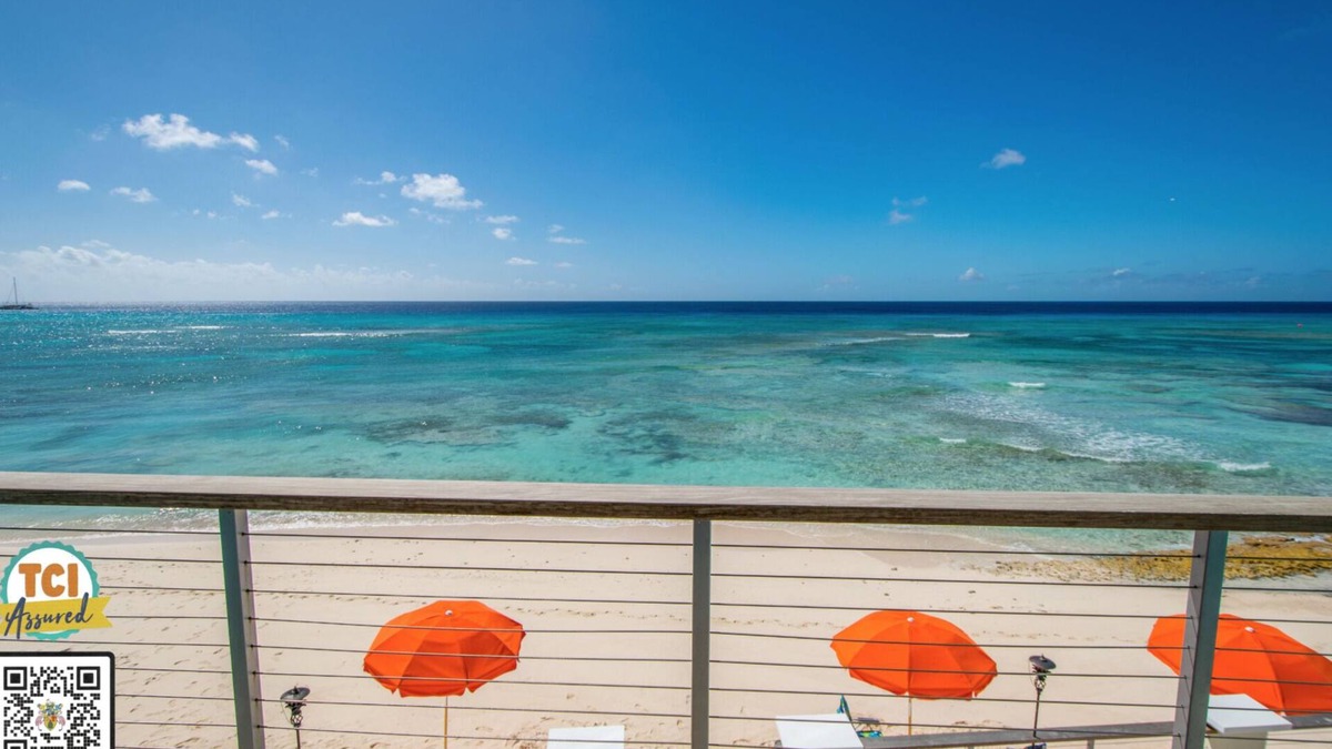 Cockburn Town Villa | Luxury Villa! Courtesy SUV Included! PaddleBoards, Bikes, Chairs & More!