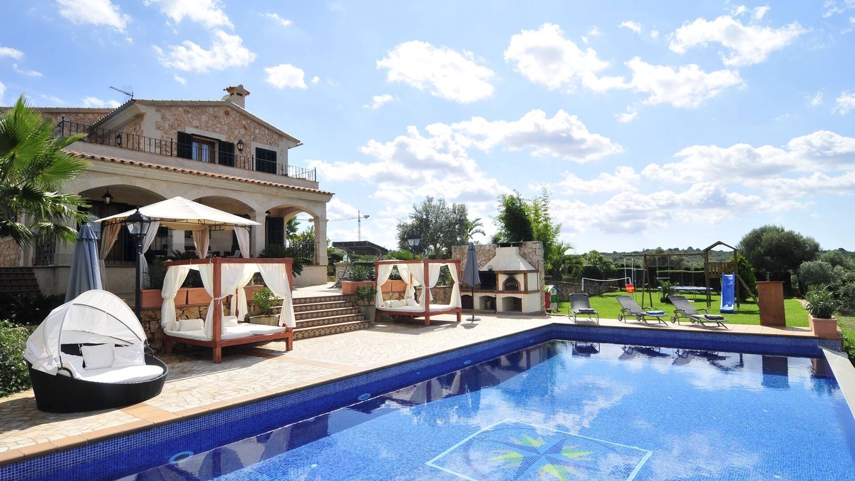 Son Gual Villa | Luxury Villa with pool,BBQ. Swings ,Gym, Jacuzzi, Pool table,foosball,ping-pong