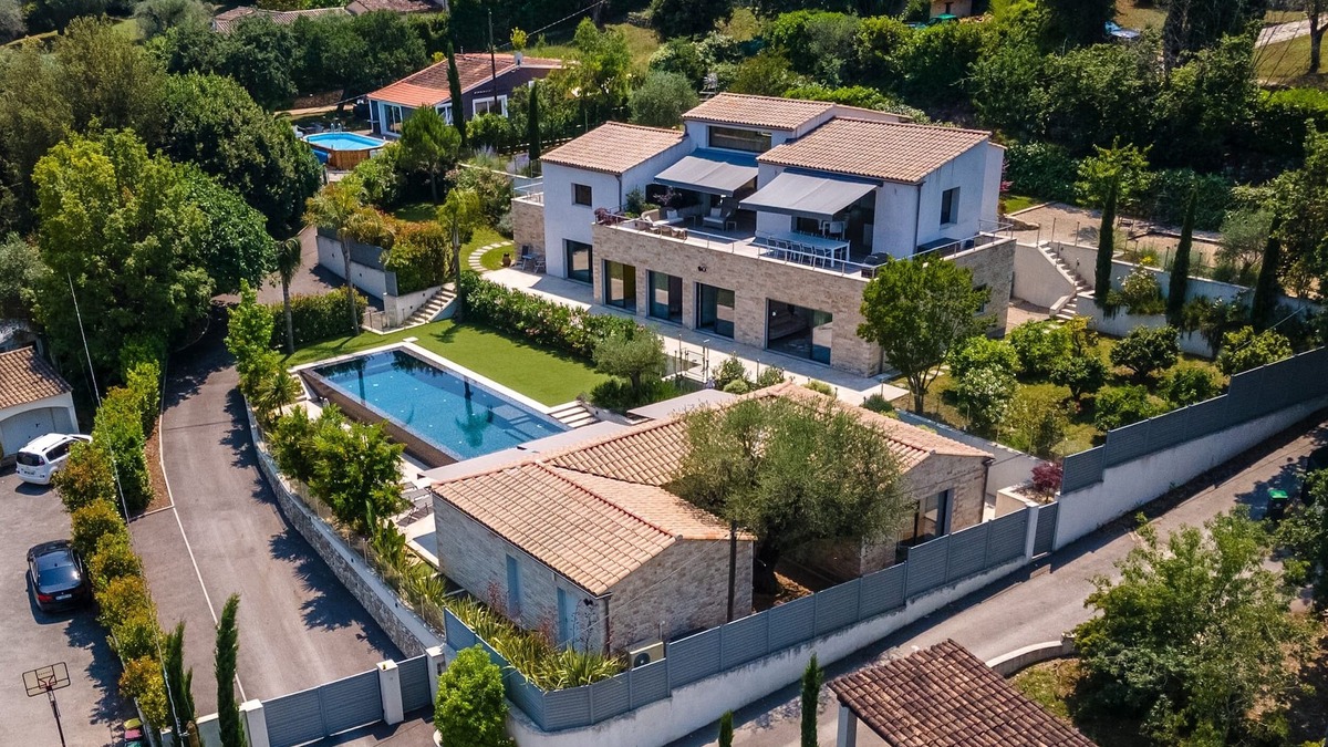 Les Maillans Villa | Luxury Villa with 15m Heated Infinity Pool & Pool House