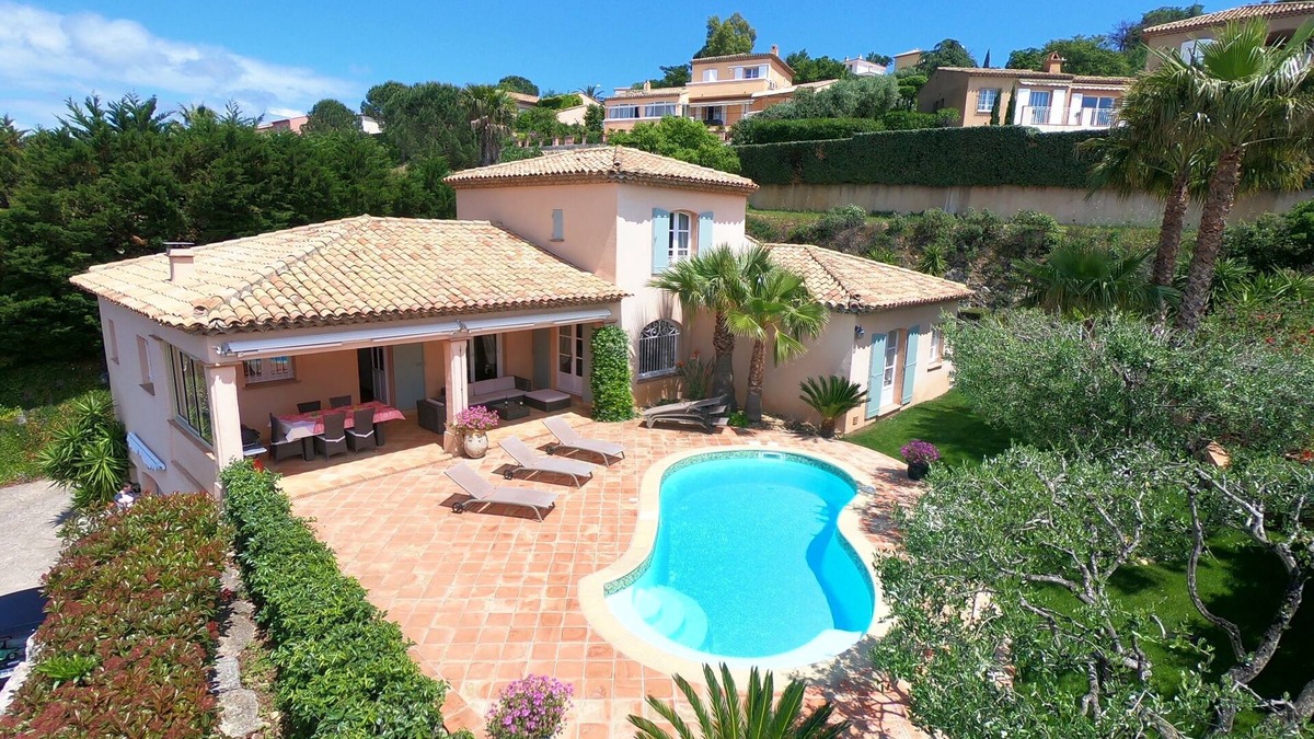 La Nartelle Villa | Luxury villa in a residential area with private pool overlooking the golf course