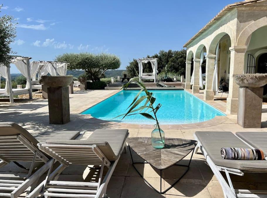 Castillon-du-Gard Villa | Luxury Villa in front of the famous Pont-du-Gard.