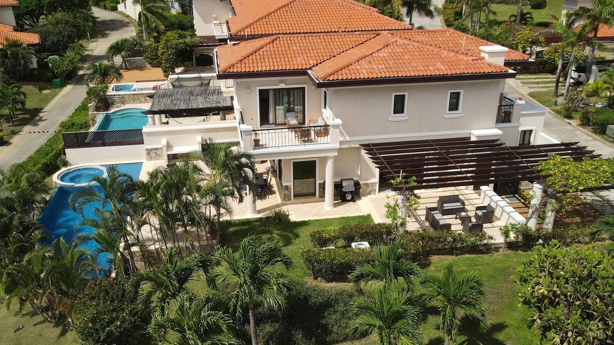 Pristine Bay Villa | Luxury Villa in prestigious Pristine Bay, home of the Black Pearl Golf Course