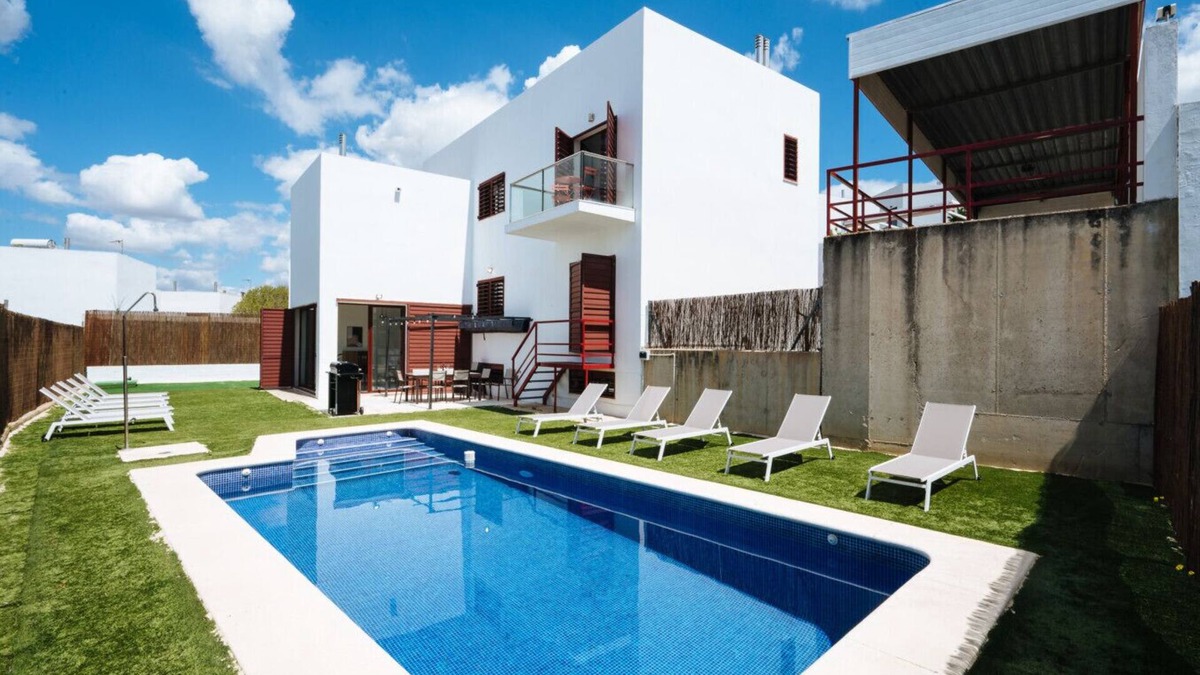 Montequinto House | Luxury villa in Sevilla - Pool, Terrace & GameRoom