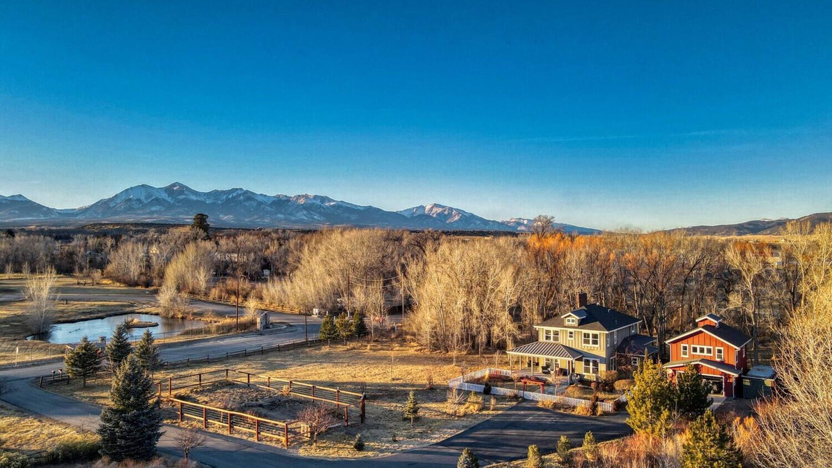 Salida House | Luxury Villa on the South Arkansas River, Salida