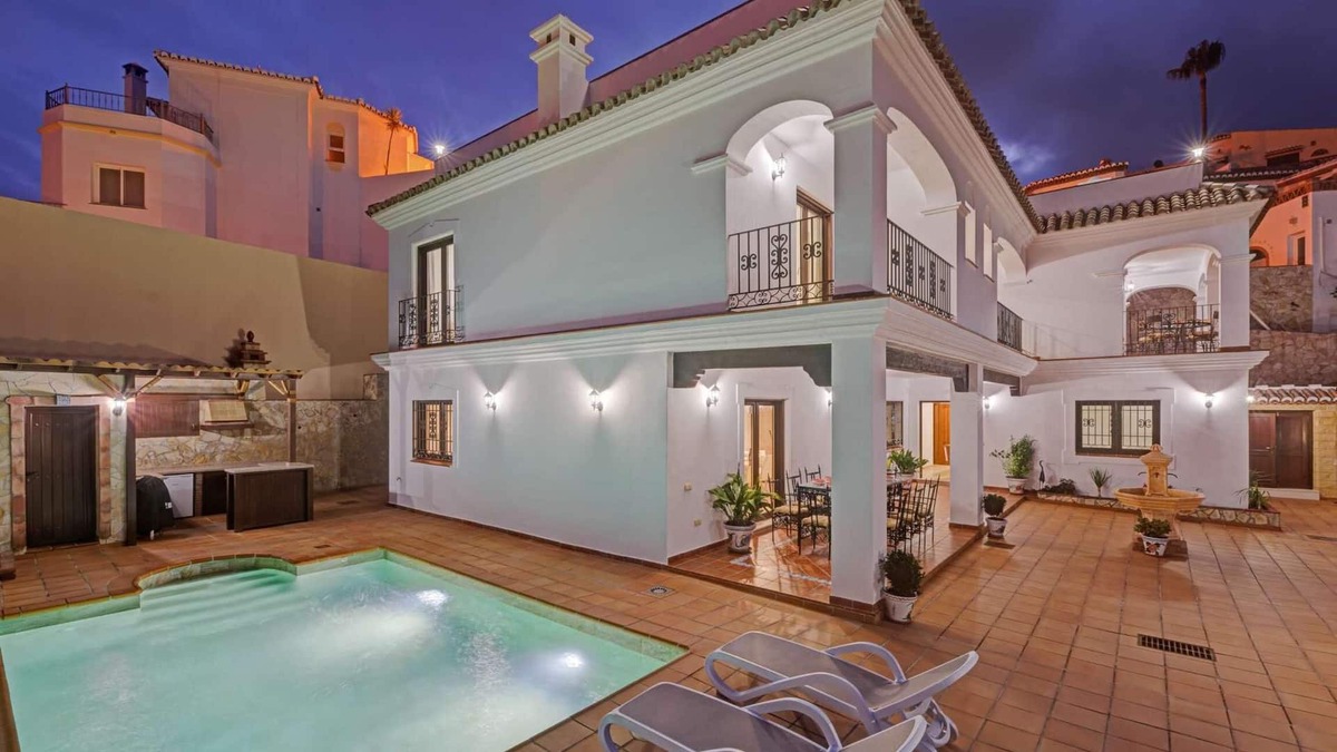 Punta Lara Villa | Luxury villa, pool table, hot tub, close amenities