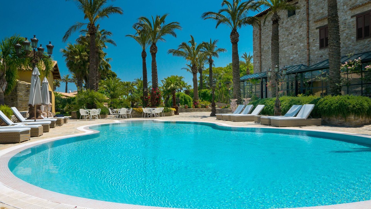 Partanna Villa | Luxury villa/Private Heated Pool/Private Garden
