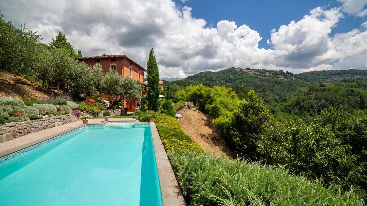 Mologno Villa | Luxury Villa, Private Pool, Views, Barga, Tuscany. 3 ensuite Bedrooms