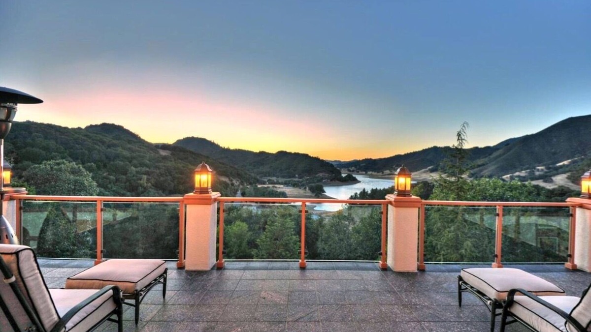 Gilroy House | Luxury Villa: Silicon Valley's 30-Acre Eden of Paradise:Lake Views & Events