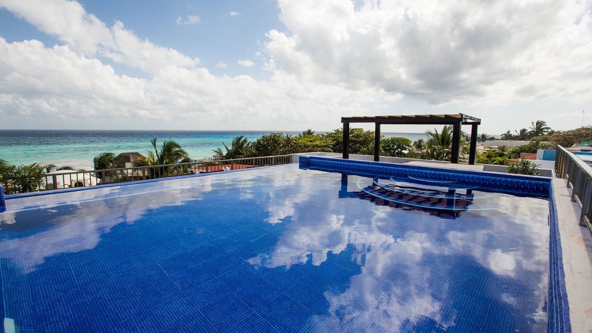 Playacar Fase I Villa | Luxury Villa Steps to Beach, 5th Ave & Concierge Avail! Beach access 70 meters!