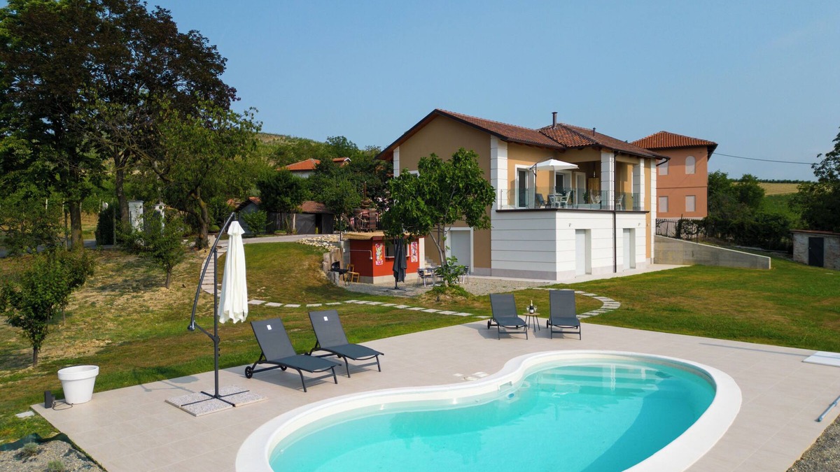 Agliano Terme Villa | Luxury Villa Vineyard View - Private Pool