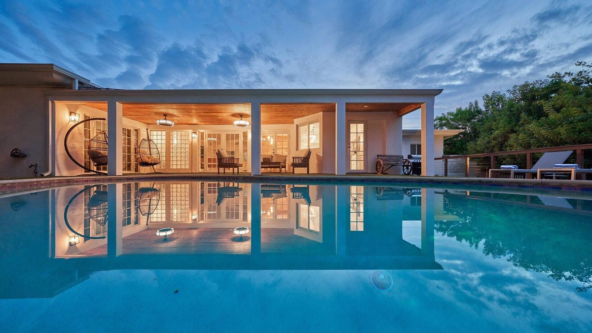 Ojus Villa | Luxury Villa w/Mini Golf+Huge Fire Pit+Billiards & Heated Pool