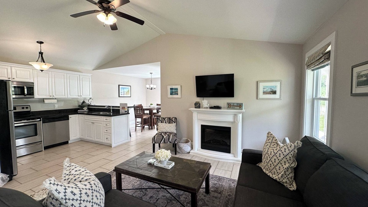 Stanley Bridge Villa | Luxury Villa With Hot Tub & Access To Pool, Minutes To Cavendish Beach