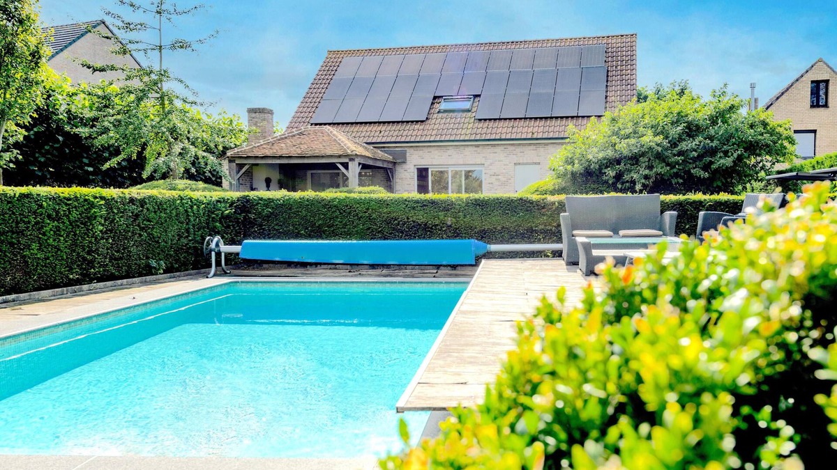 Zedelgem House | Luxury villa with heated pool and large garden