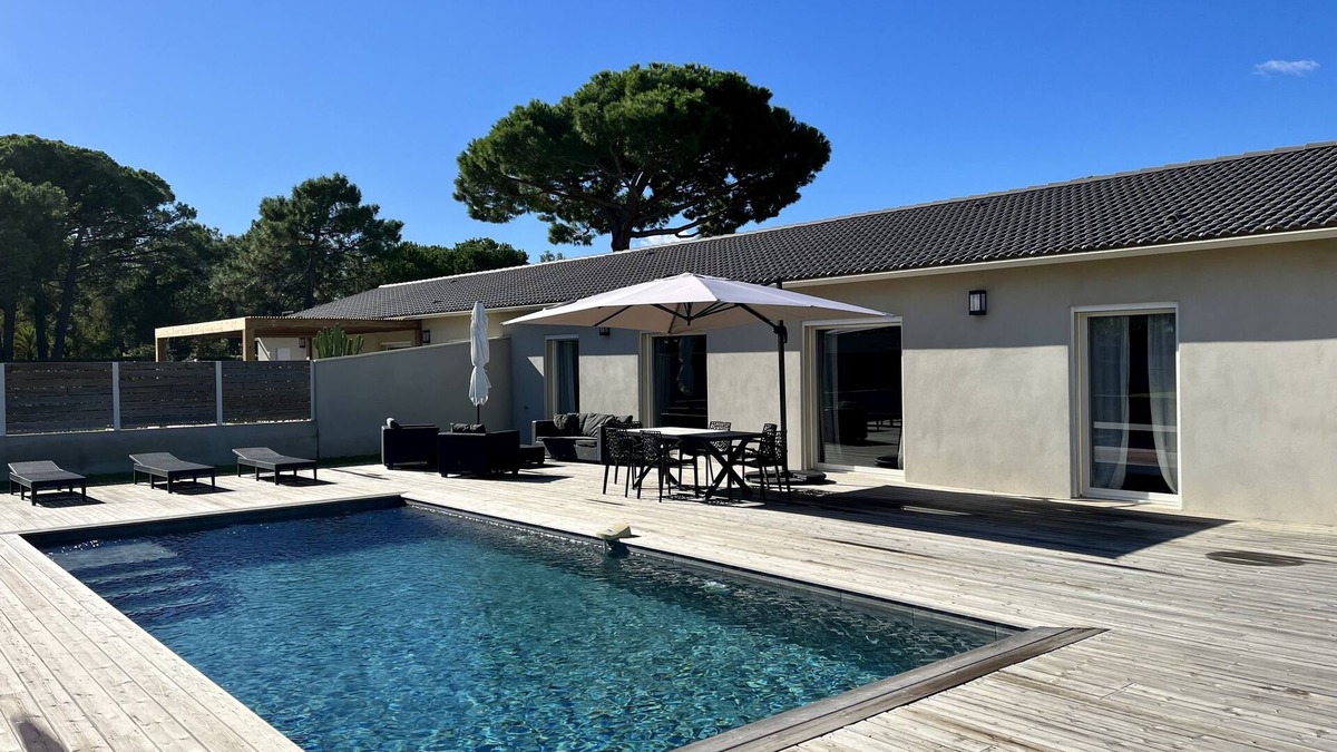 Biguglia House | Luxury villa with heated pool on the seafront