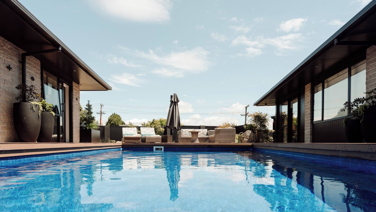 Rotorua House | Luxury Villa With Heated Pool, Spa, Suana, Air-con, & 100m From Redwoods Forest
