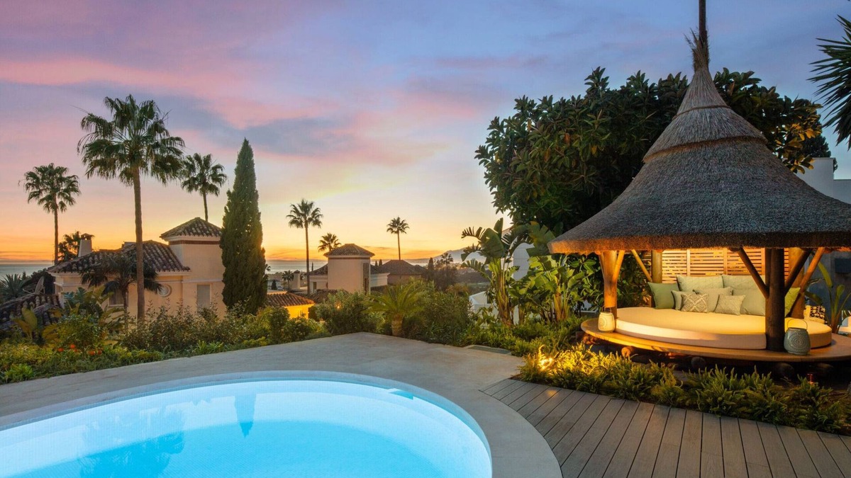 Urbanizacion el Rosario Villa | Luxury Villa with High Security, Pool & Jacuzzi