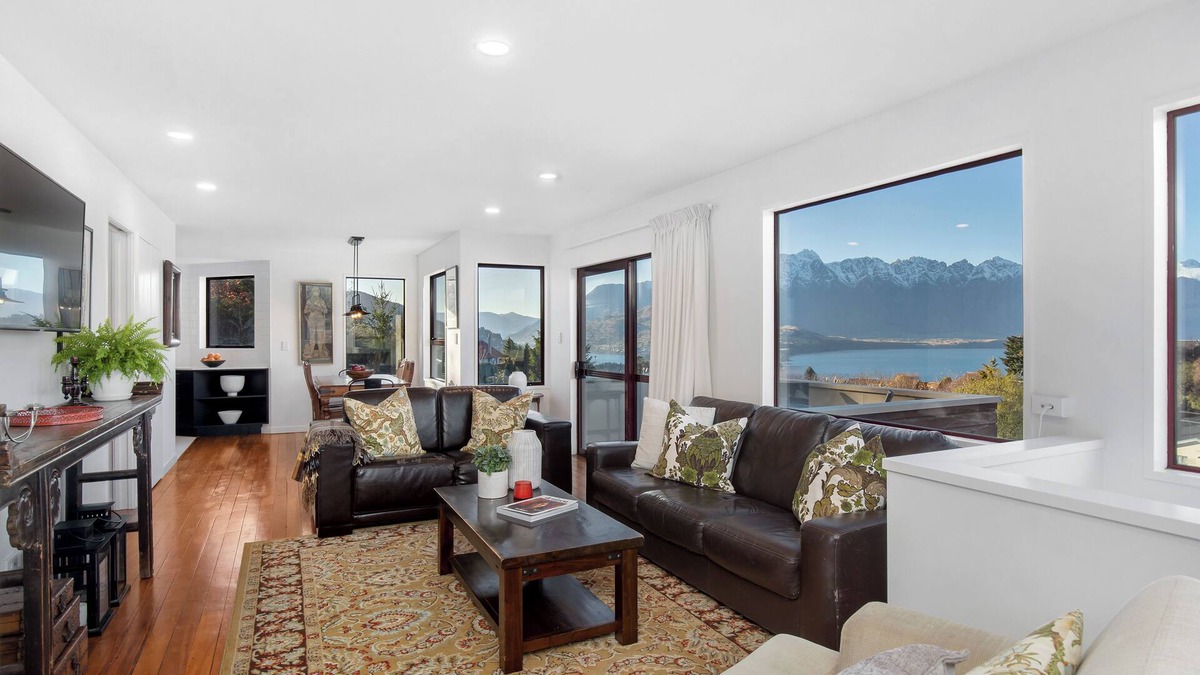 Fernhill Villa | Luxury Villa With Lake Wakatipu & Remarkables Views
