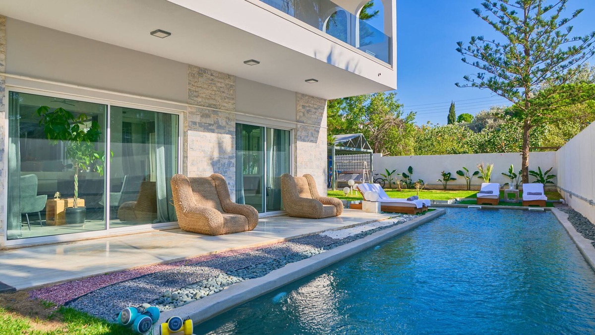 Vouliagmeni Villa | Luxury Villa with Pool,BBQ and Garden Vouliagmenin