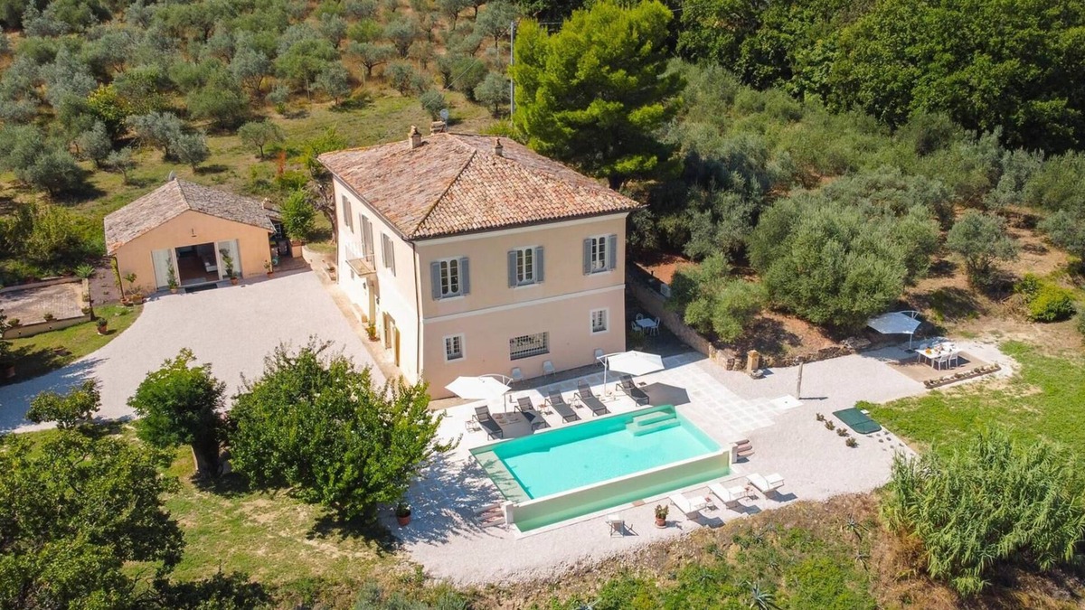 Guzman Villa | Luxury Villa With Pool, air Conditioned, Walking Distance to the Town of Bevagna