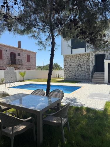 Ayvalik Villa | Luxury Villa with Pool Near Sarimsakli Beach