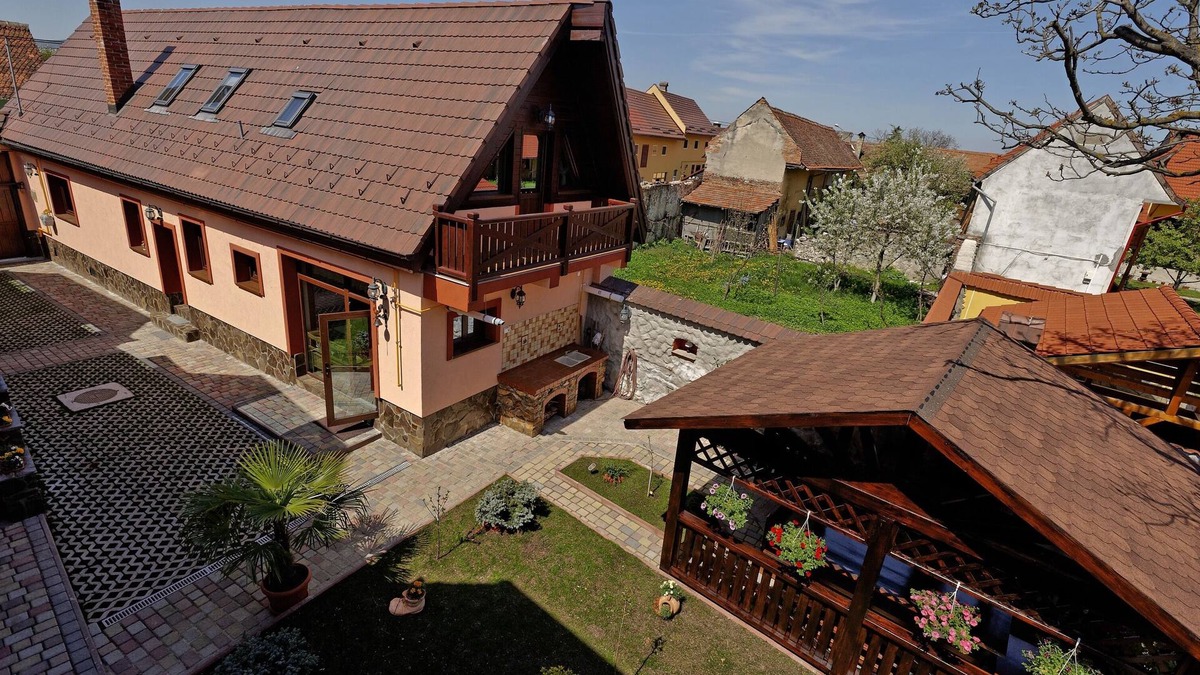 Vladeni Villa | Luxury Villa with private swimmingpool located in residential Saxon area