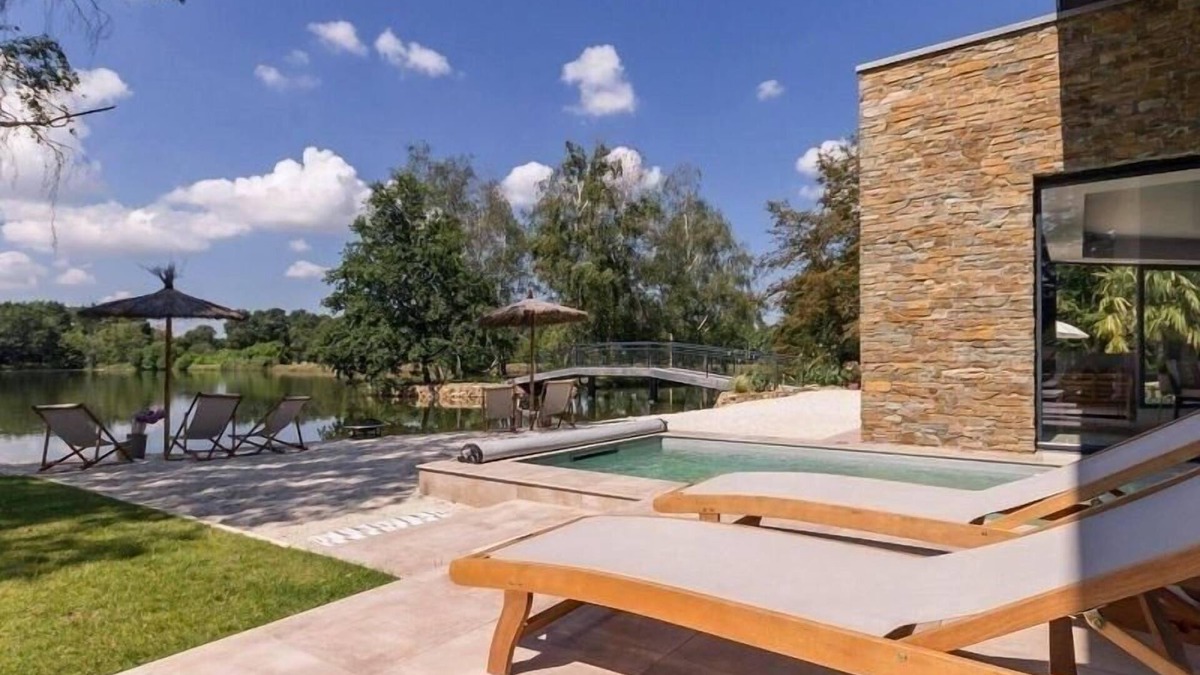 Ligne Cottage | Luxury Villa with Private Island, Heated Pool, Spa & Sauna near Nantes