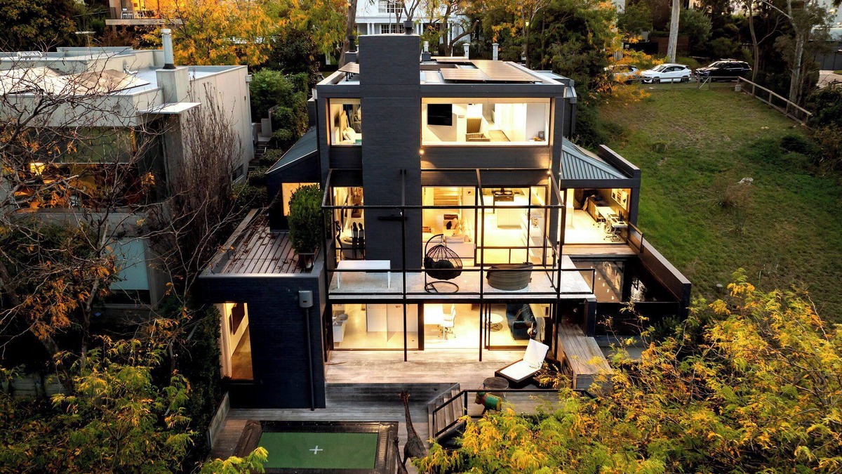 South Yarra House | Luxury Villas Como Park House (Pet Friendly)