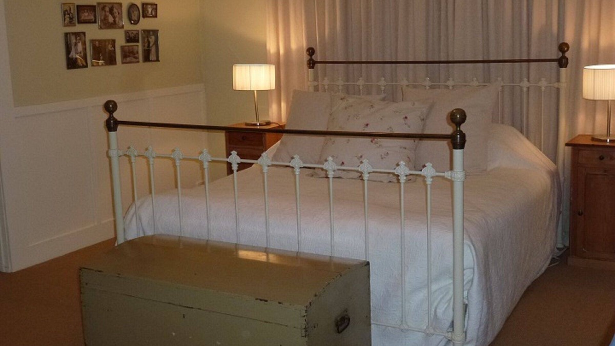 Hamurana Bed & Breakfast | Luxury Vintage Room Excellent Location!