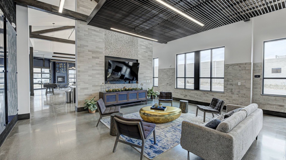Fishers Apartment | *LUXURY WALK IN THE PARK-3* - 1 KING BED