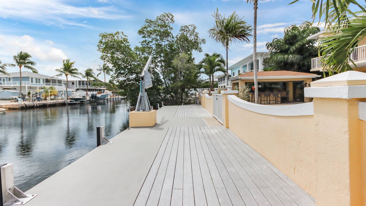 Twin Lakes House | Luxury Water Front Home, Private Pool, Spa, Tiki Bar, 75' Foot Dock with Kayaks