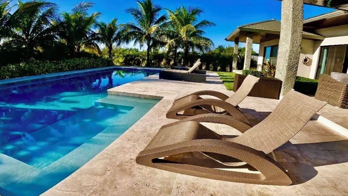 Freeport House | Luxury Water Front Villa Freeport Bahamas
