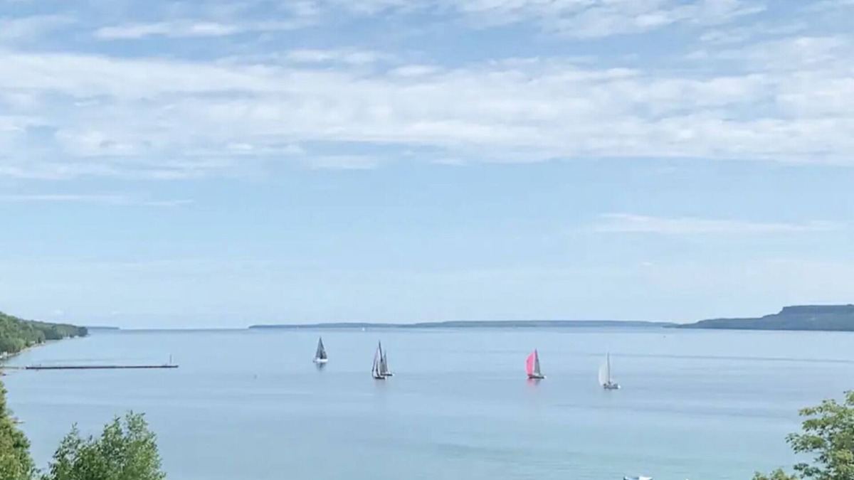 Wiarton Apartment | Luxury Water View Suite