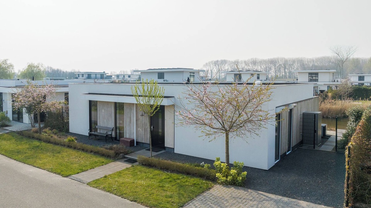 Zeewolde House | Luxury waterfront enjoyment - your dream vacation starts here!