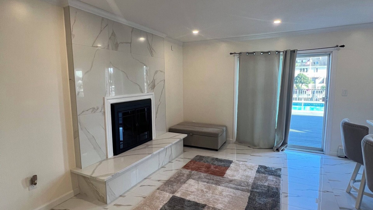 Copiague Apartment | Luxury Waterfront Getaway: Pool, Fishing & Basketball! Stunning water views