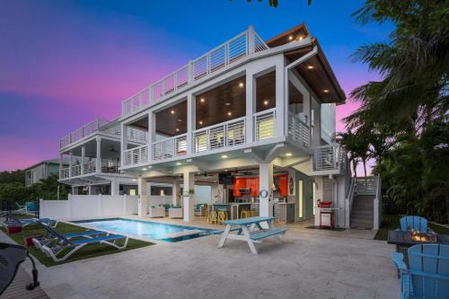 Marathon House | Luxury Waterfront Oasis w Heated Pool and 50' Dock