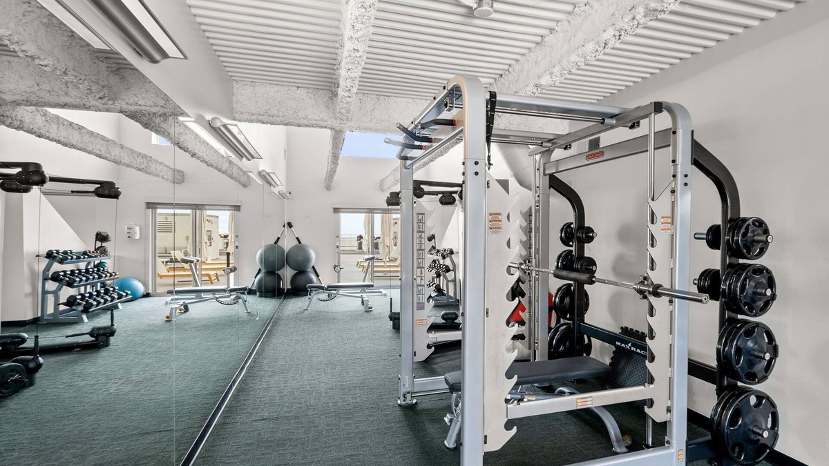 The Flats Condo | Luxury WeHo Condo w/Epic Views, Rooftop Pool & Valet