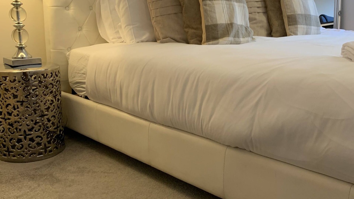 Central Aberdeen Condo | Luxury West End Apartment with Balcony & secure parking