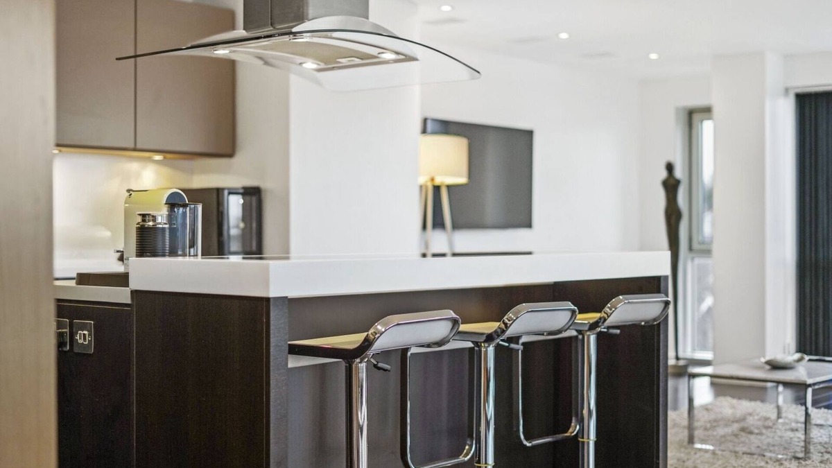 Central Aberdeen Condo | Luxury West End Penthouse with Parking
