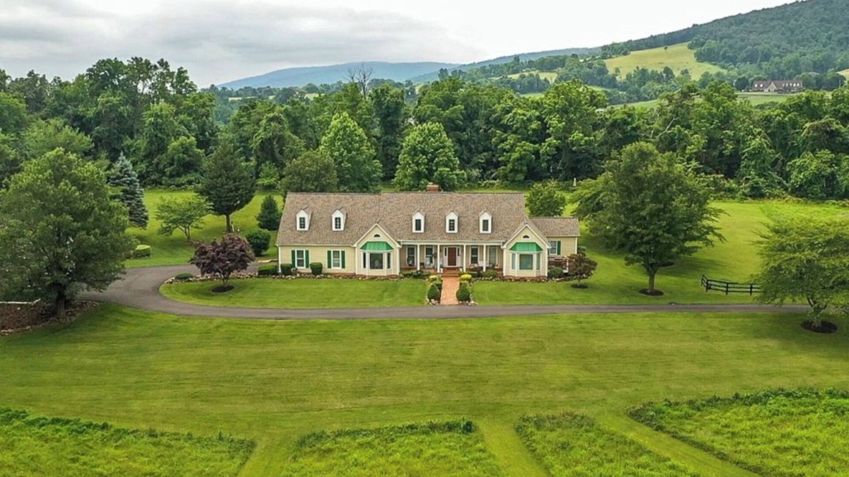 Round Hill House | Luxury Wine Country Escape: Hot Tub & Scenic Views