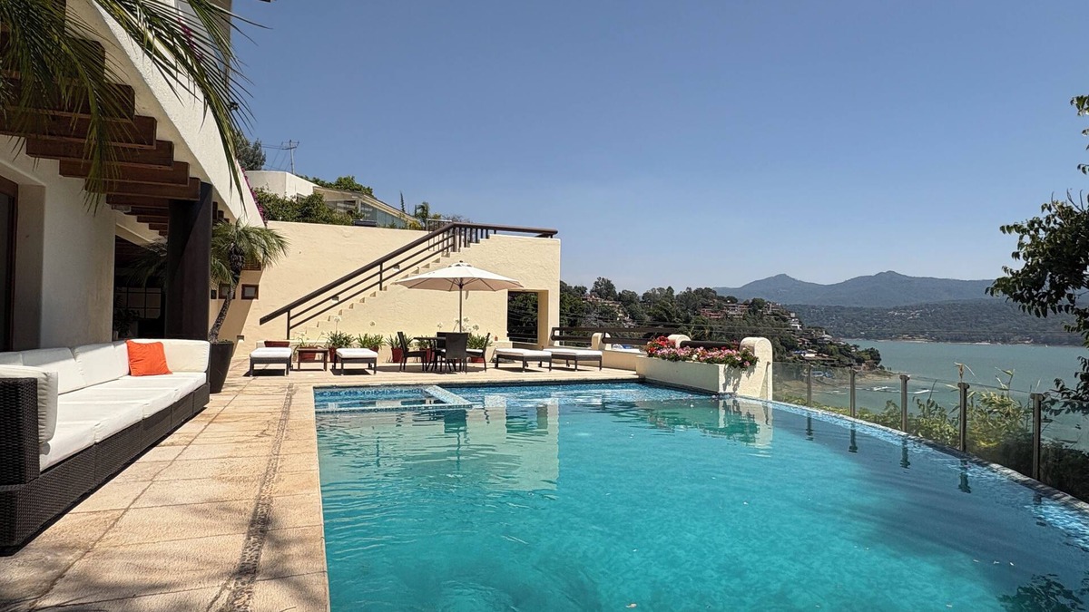 El Santuario House | Luxury with Lake View, Swimming Pool, Jacuzzi and Fitness Center