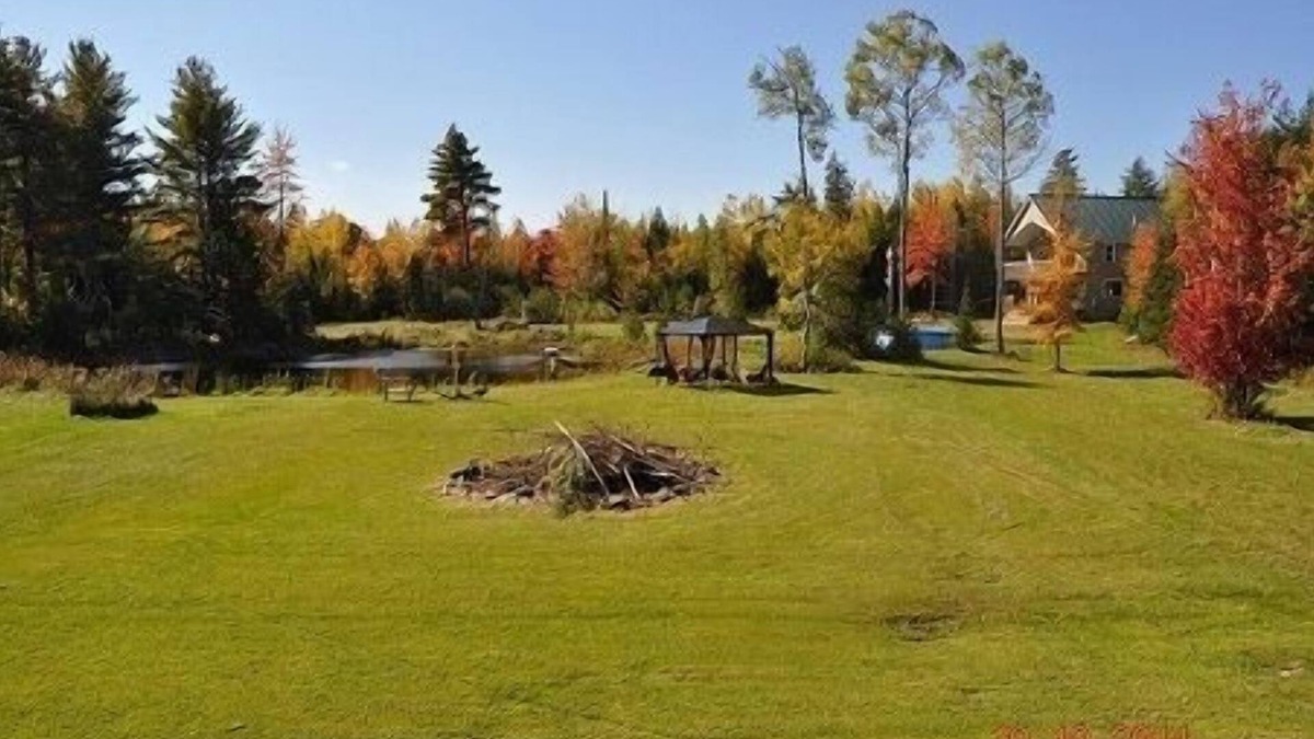 Glenburn House | Luxury Wood Resort with lake access, close to town, family-friendly,sleeps 8-12