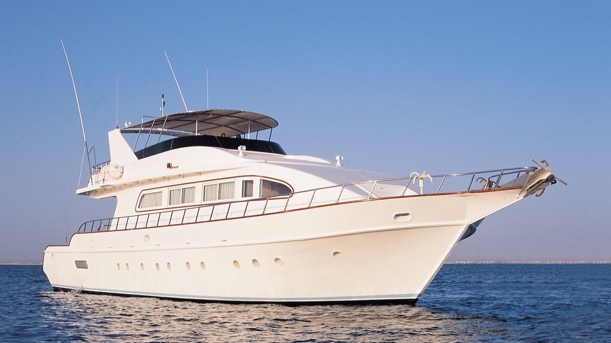 Muscat Boat Rental | Luxury Yacht in Beautiful Muscat